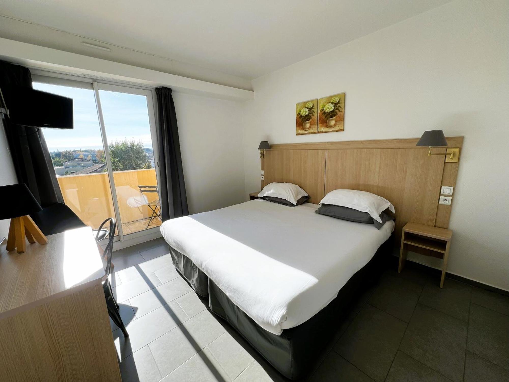 Hotel Les Nevons L'Isle-sur-la-Sorgue Room photo